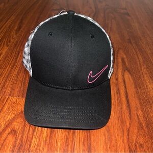 Nike Black and White Golf Cap